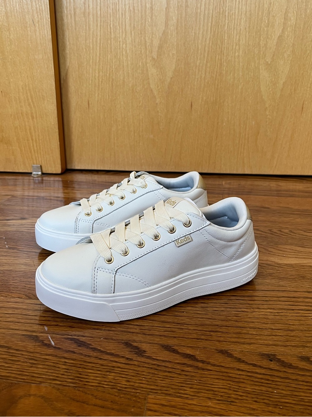 New In Box Keds Park Leather Lace-Up Low Top Sneakers - Size 6.5